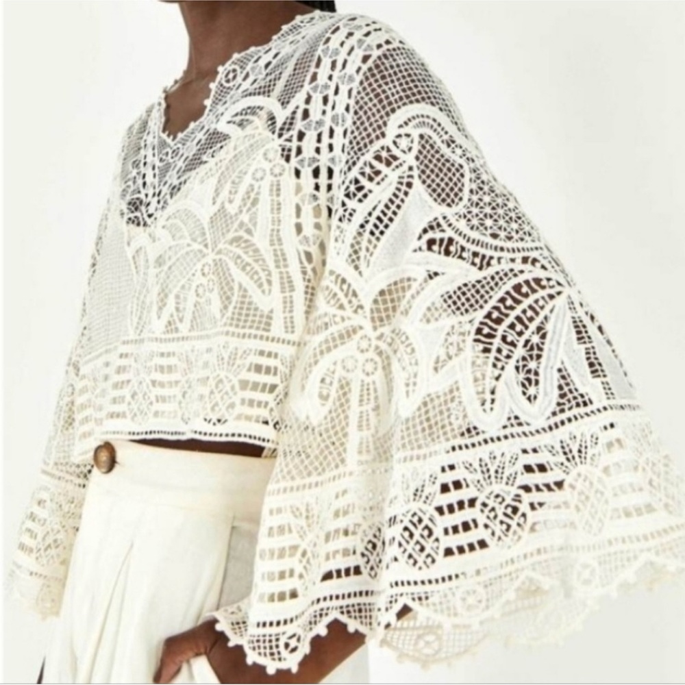 NWT FARM Rio Off-White Guipure Blouse Cropped bell sleeves, size Medium